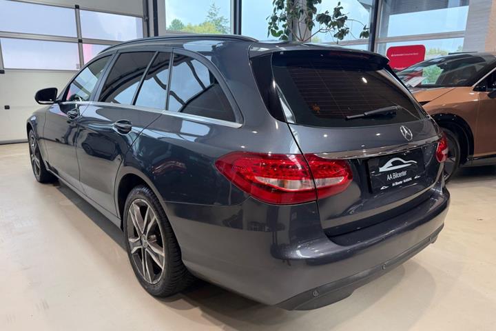 Grå Mercedes C200 d fra 2016