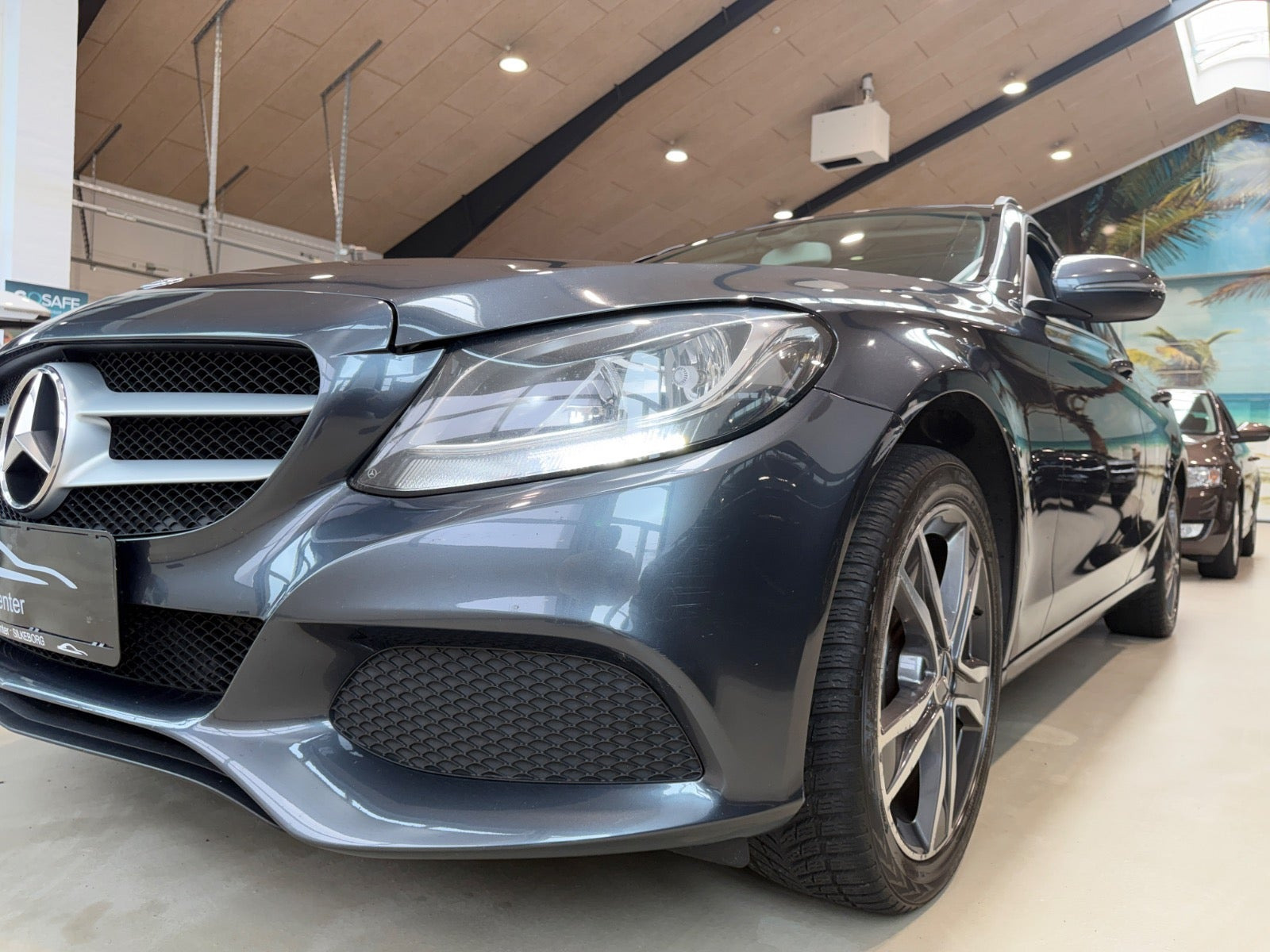 Grå Mercedes C200 d fra 2016