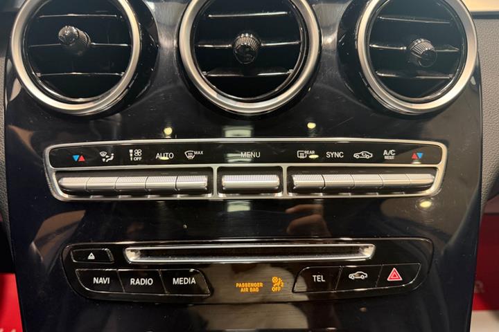 Grå Mercedes C200 d fra 2016