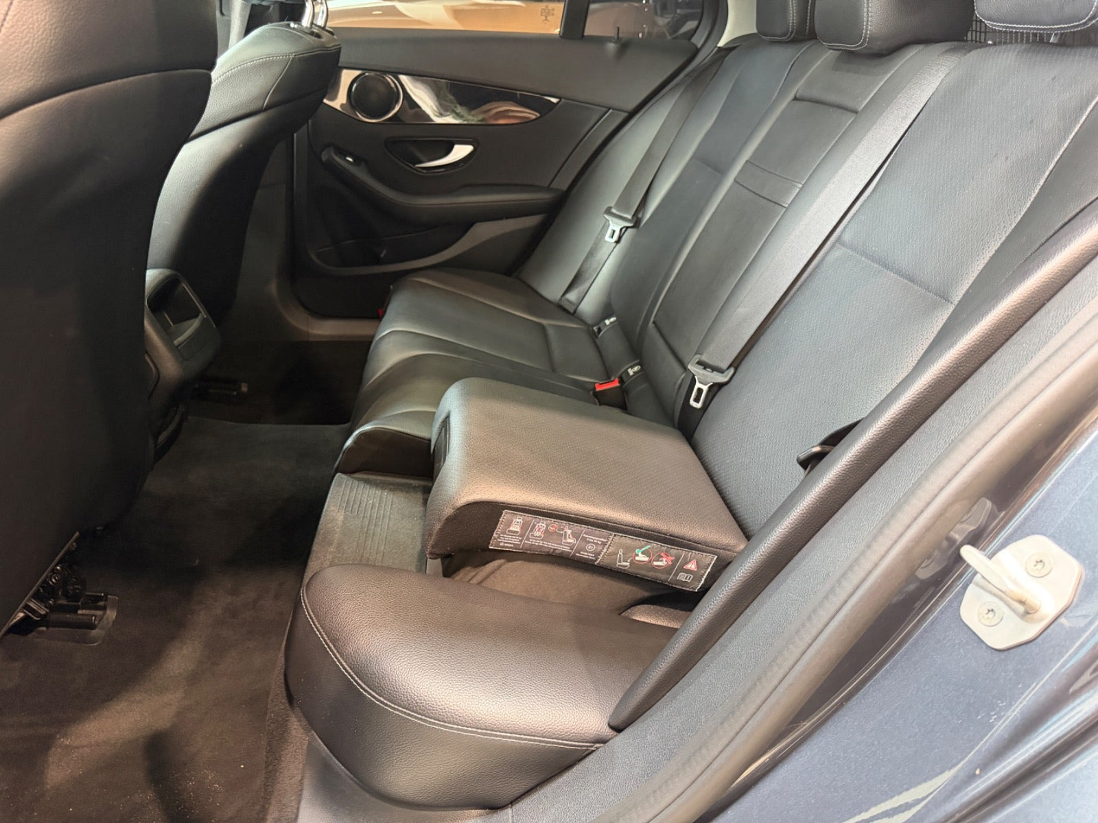 Grå Mercedes C200 d fra 2016