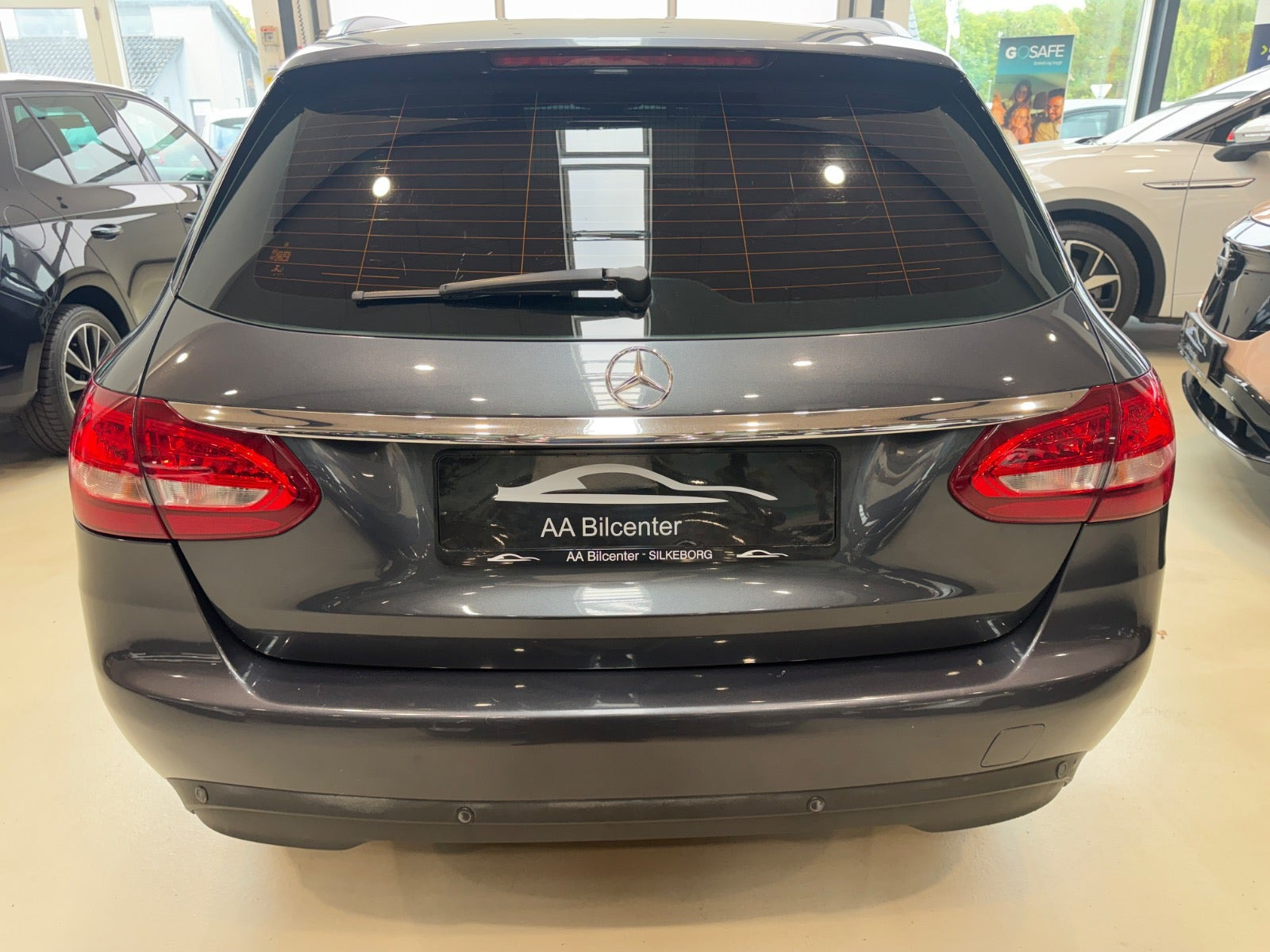 Grå Mercedes C200 d fra 2016