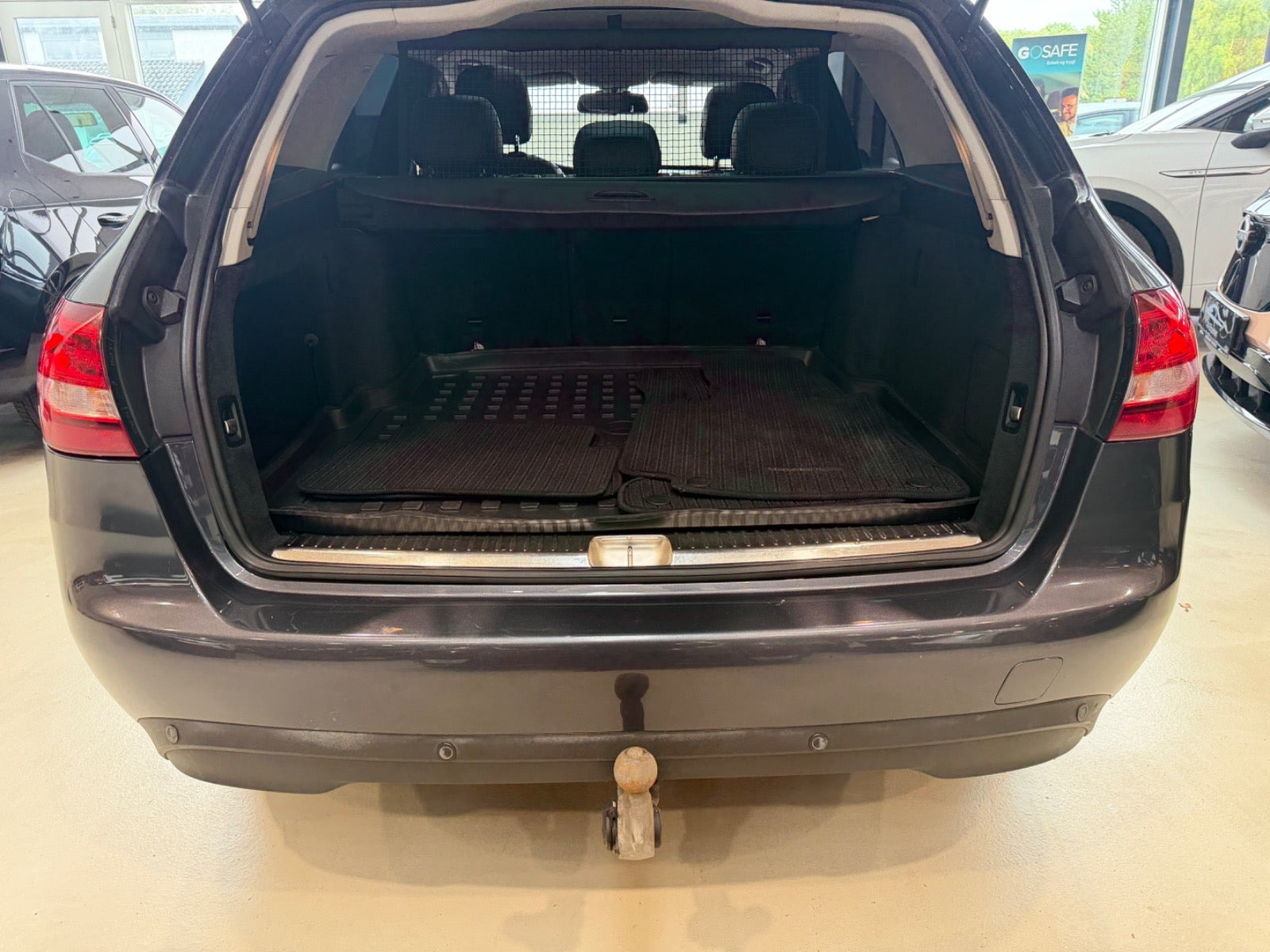 Grå Mercedes C200 d fra 2016