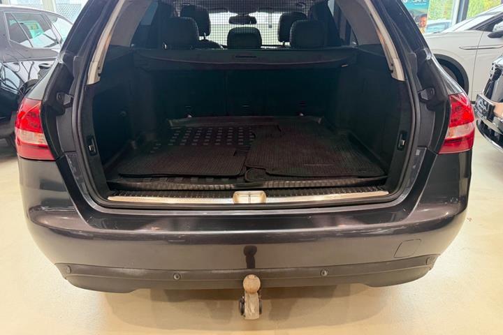 Grå Mercedes C200 d fra 2016