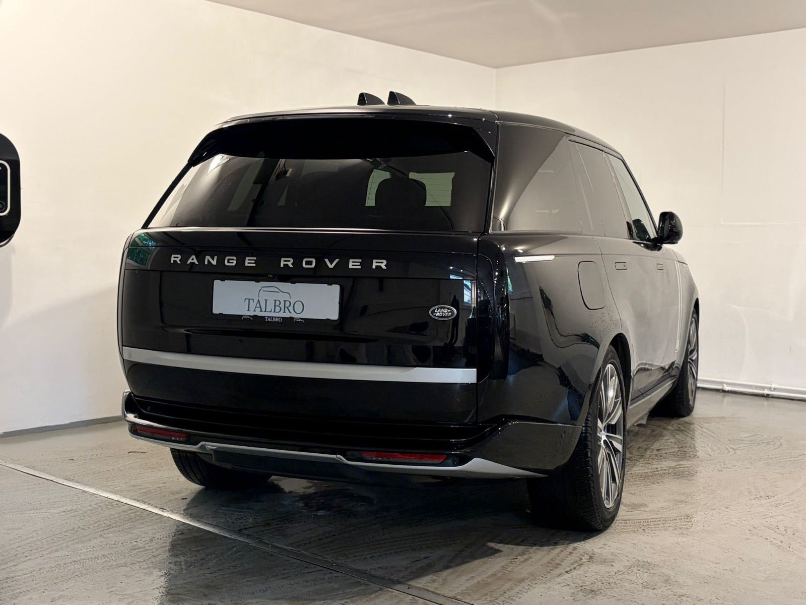 Sort Land Rover Range Rover fra 2023