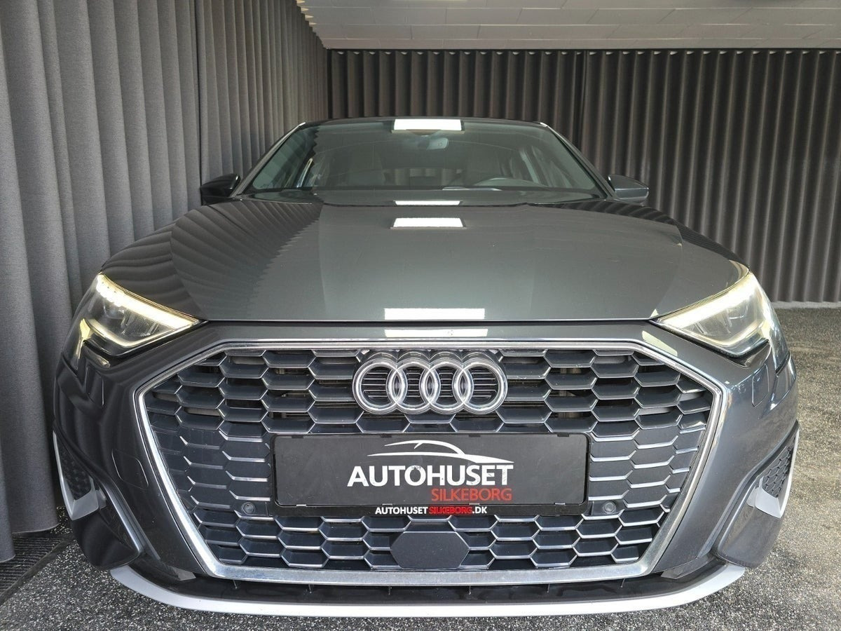 Grå Audi A3 fra 2021