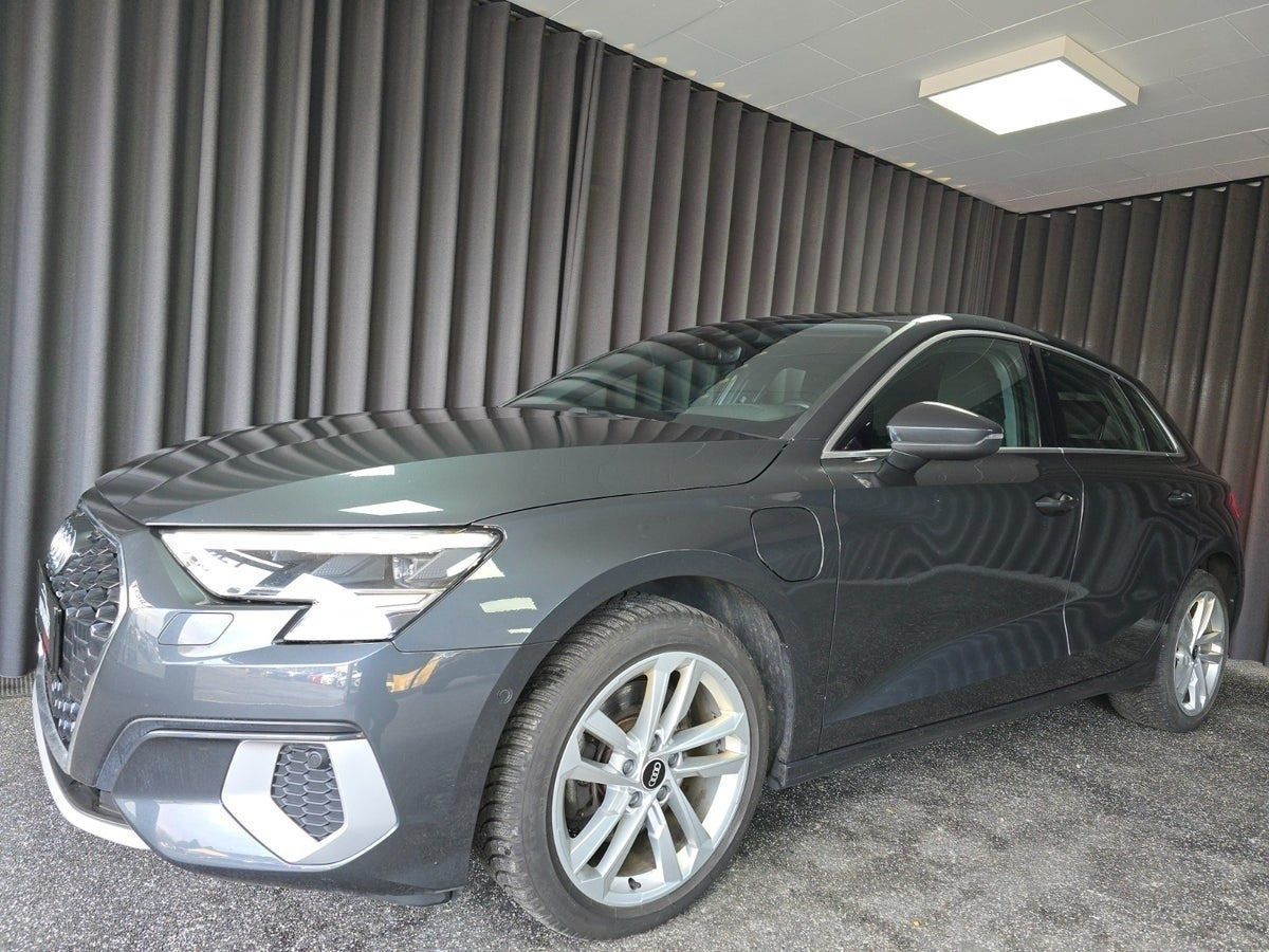 Grå Audi A3 fra 2021