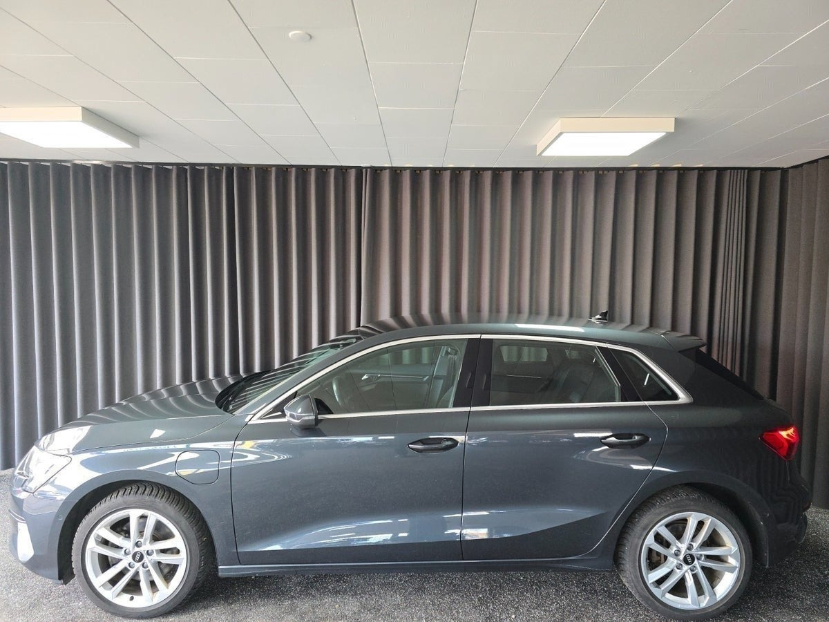 Grå Audi A3 fra 2021