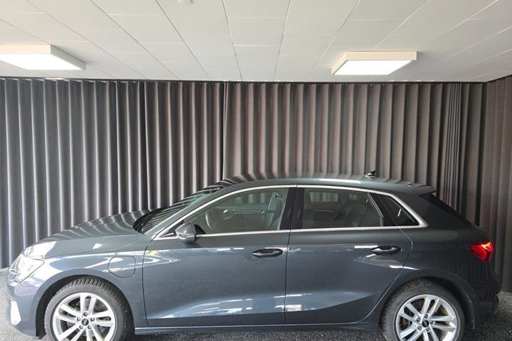 Grå Audi A3 fra 2021