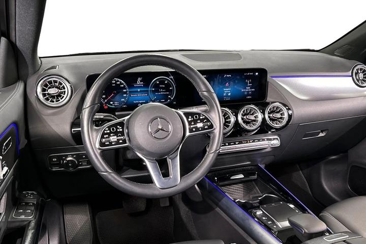 Grå Mercedes EQA250+ fra 2021