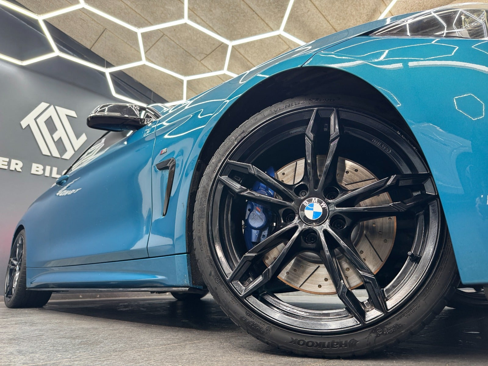 Blå BMW 430d fra 2018