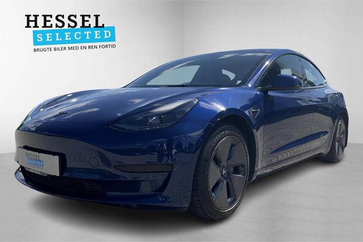 Blå Tesla Model 3 fra 2021