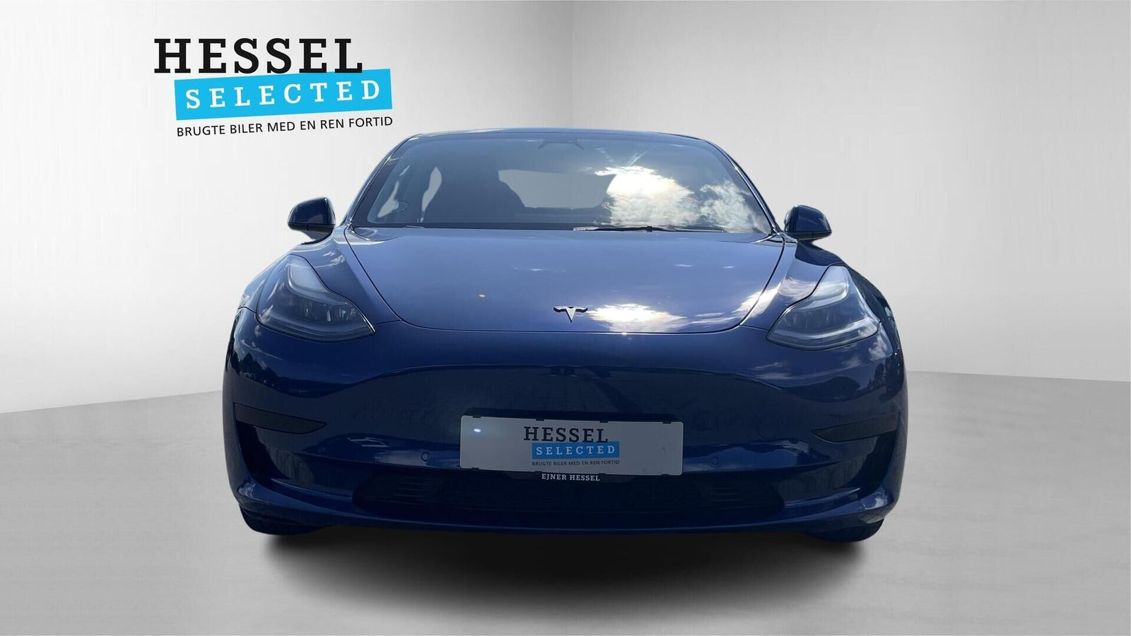 Blå Tesla Model 3 fra 2021