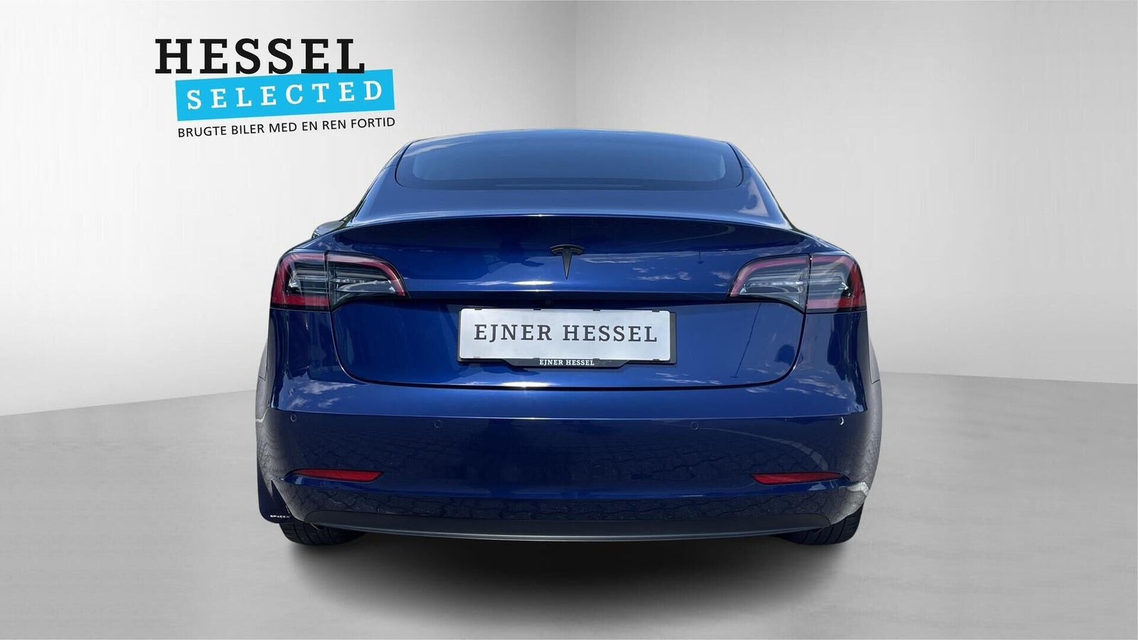 Blå Tesla Model 3 fra 2021