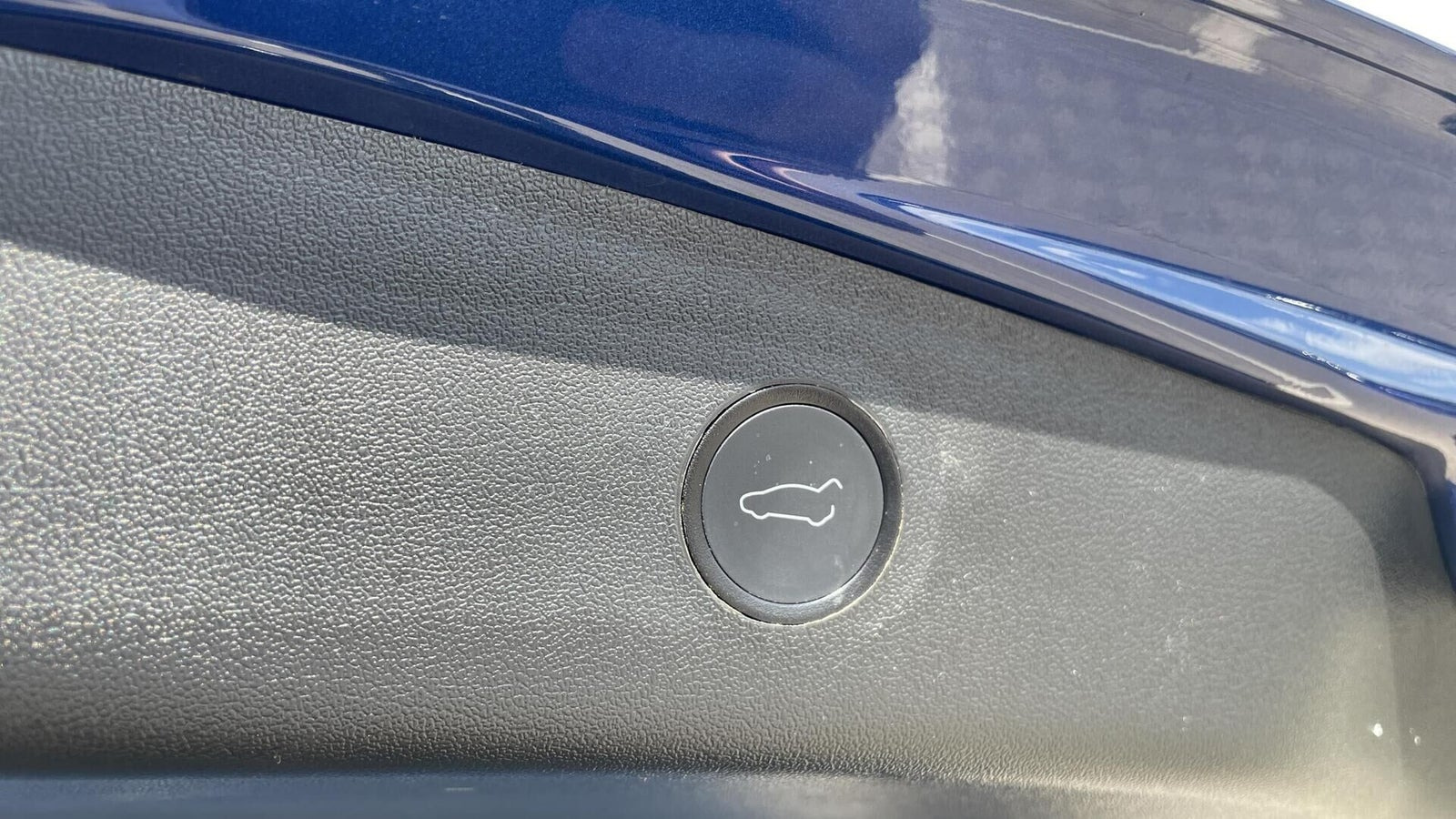 Blå Tesla Model 3 fra 2021