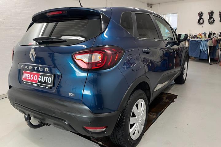 Blå Renault Captur fra 2018