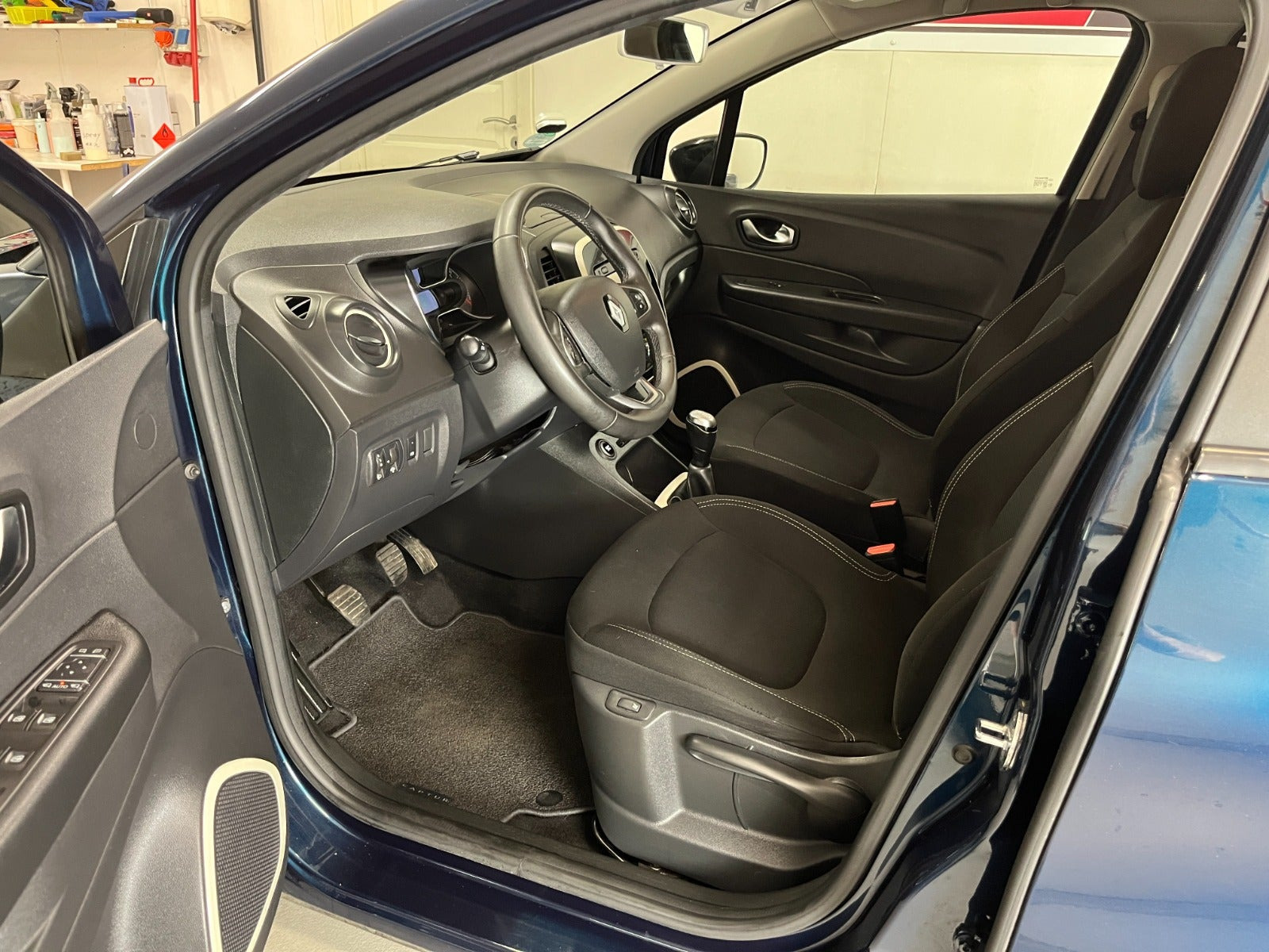Blå Renault Captur fra 2018