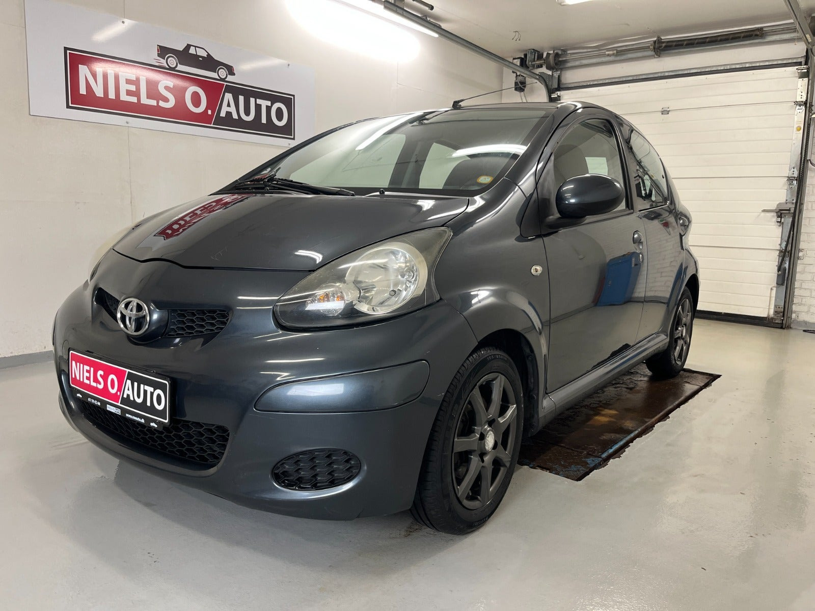 Sort Toyota Aygo fra 2011