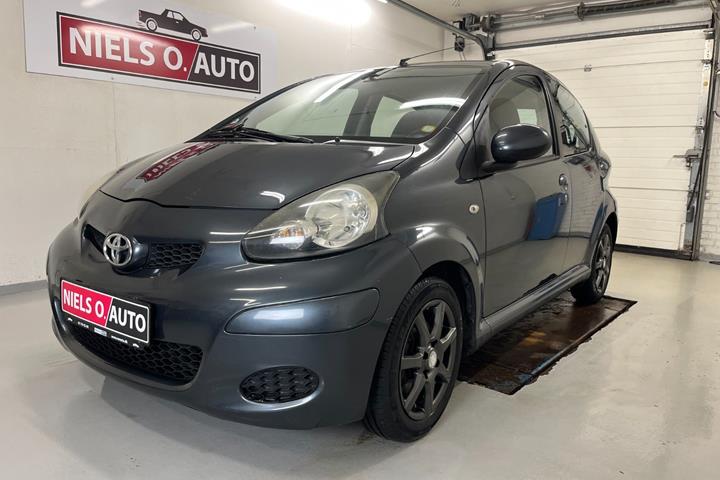 Sort Toyota Aygo fra 2011