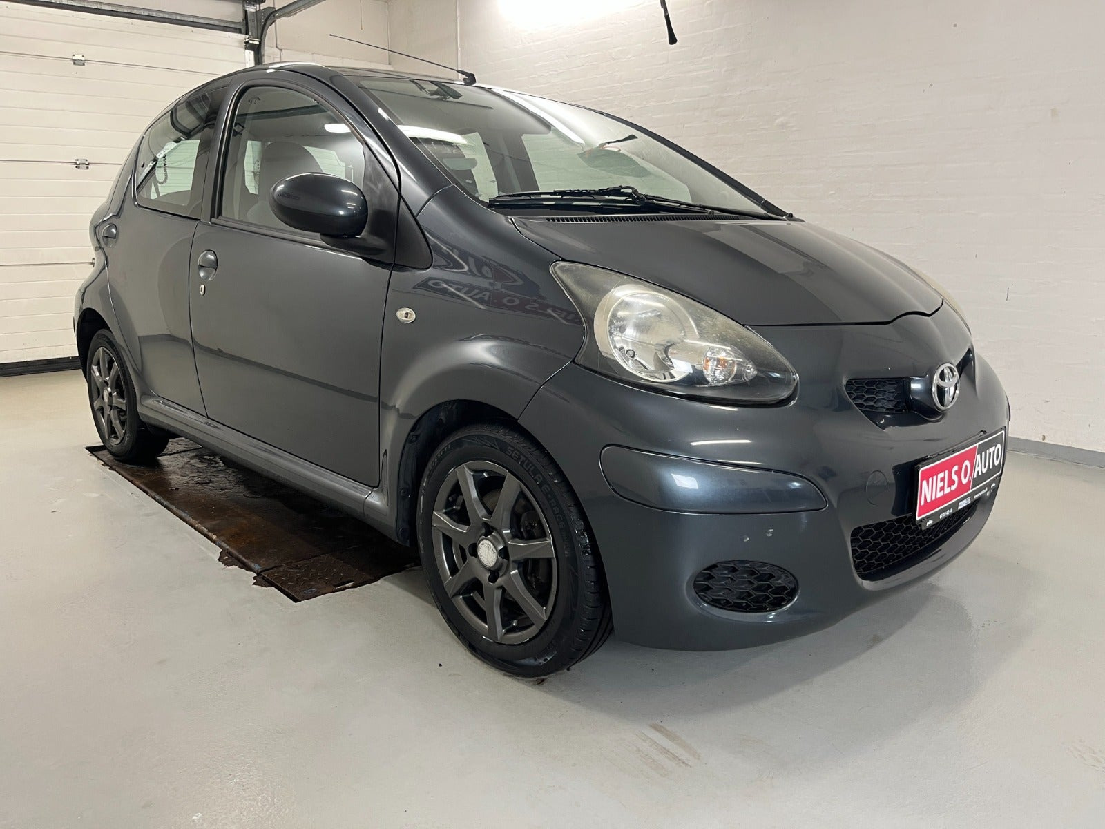 Sort Toyota Aygo fra 2011