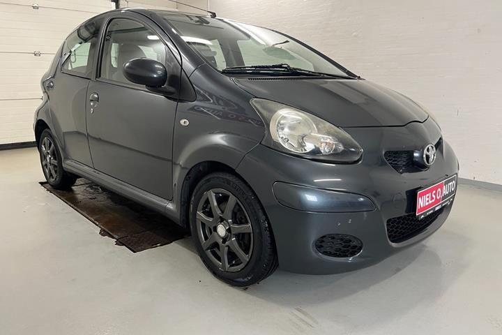 Sort Toyota Aygo fra 2011