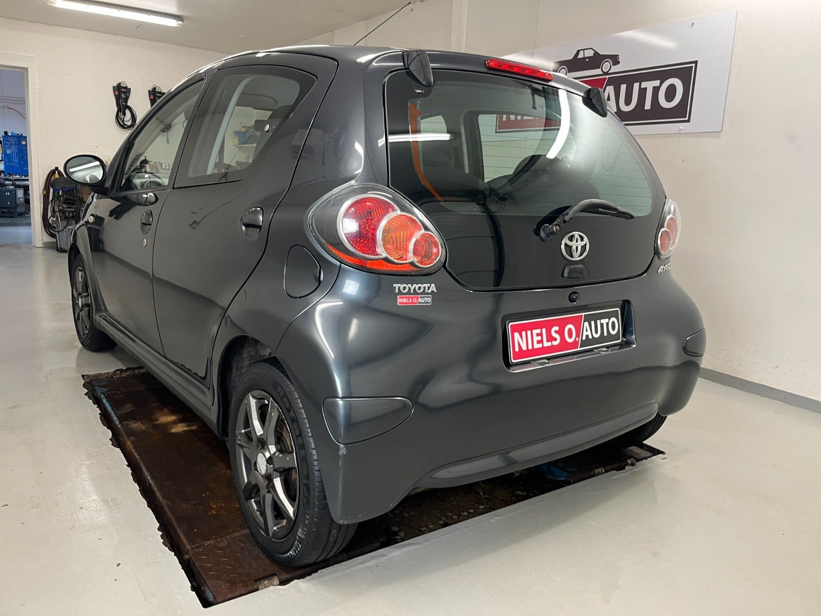 Sort Toyota Aygo fra 2011