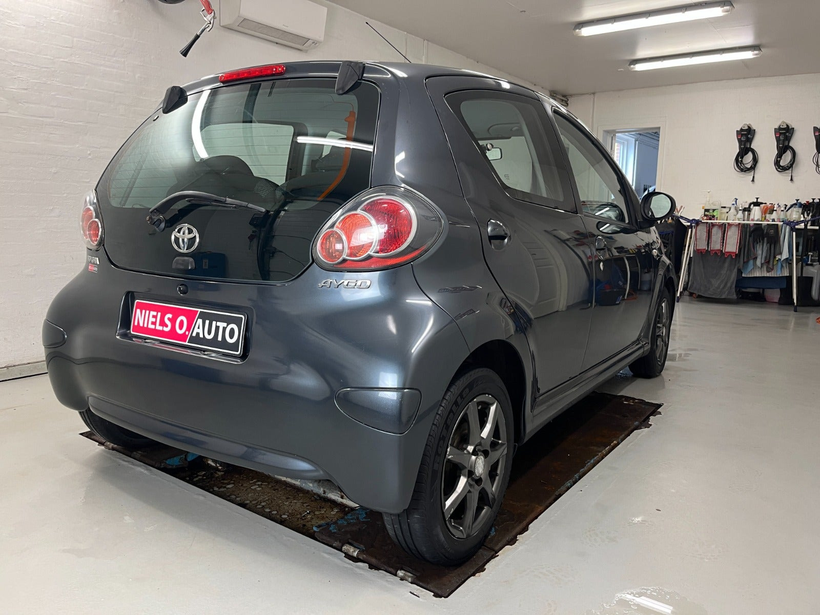 Sort Toyota Aygo fra 2011