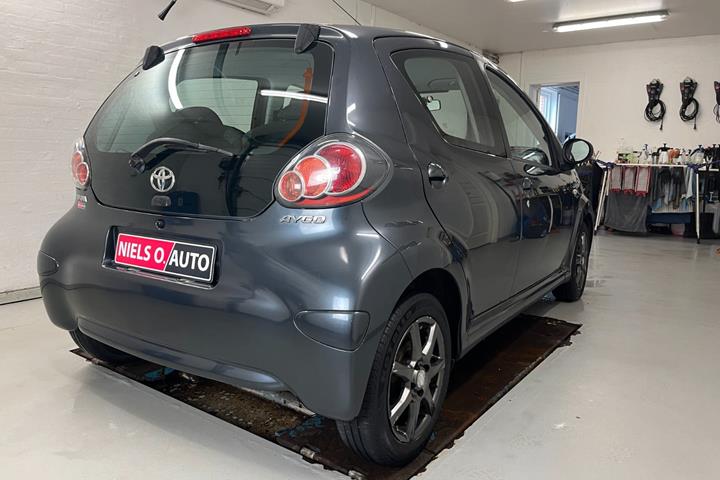 Sort Toyota Aygo fra 2011
