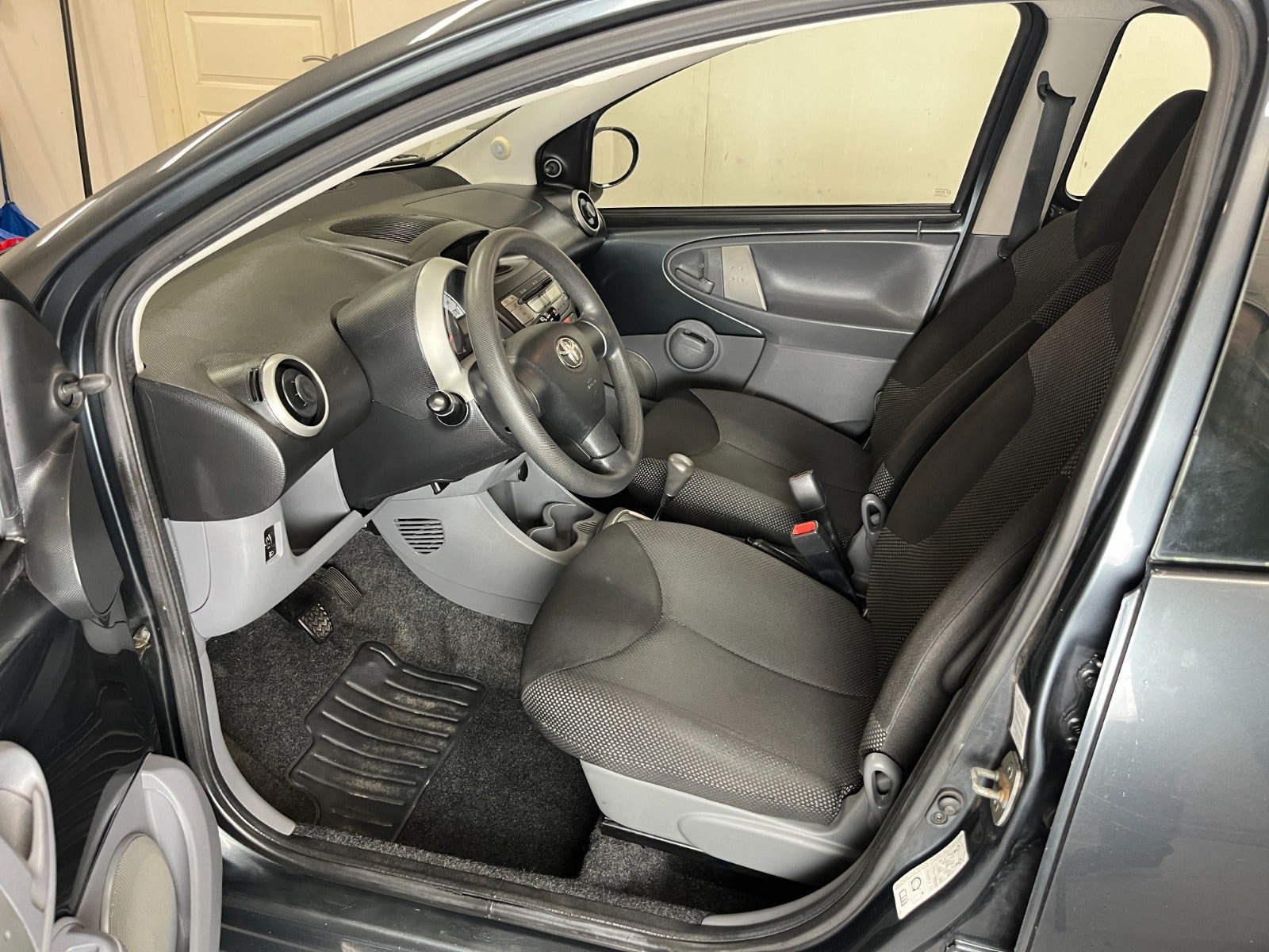 Sort Toyota Aygo fra 2011