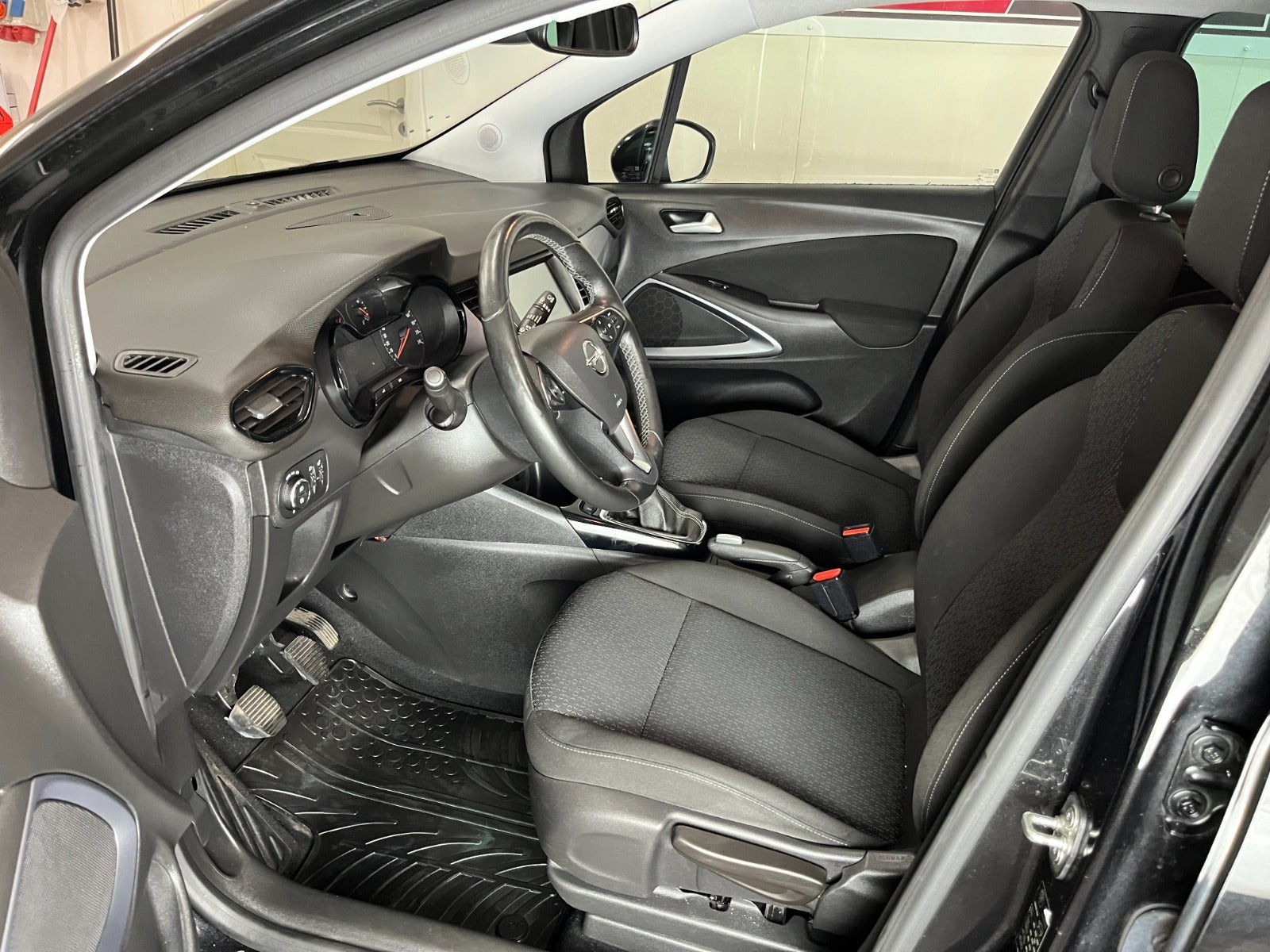 Sort Opel Crossland X fra 2019