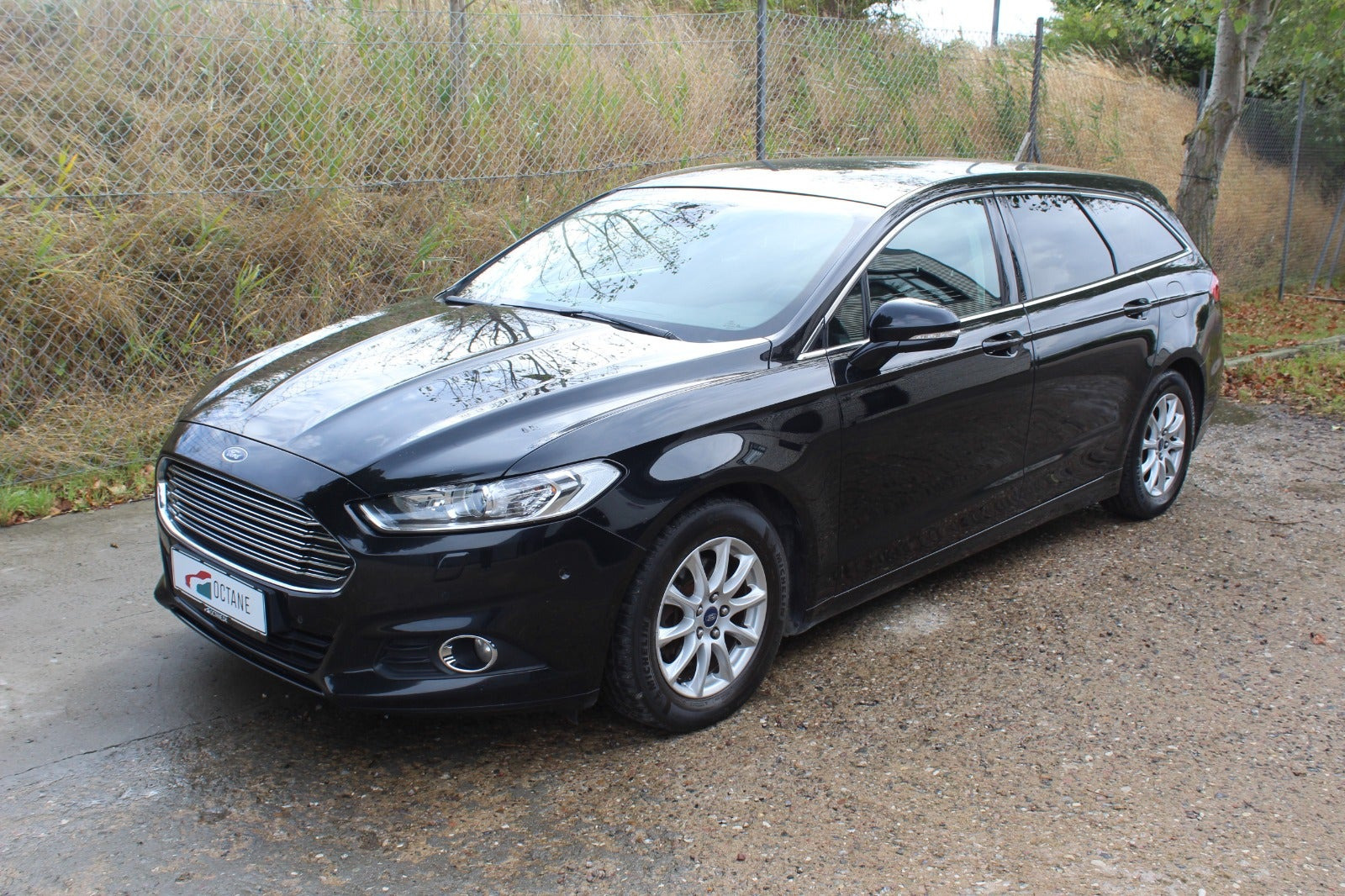 Sort Ford Mondeo fra 2015