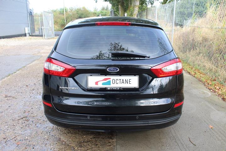 Sort Ford Mondeo fra 2015