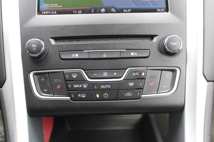 Sort Ford Mondeo fra 2015