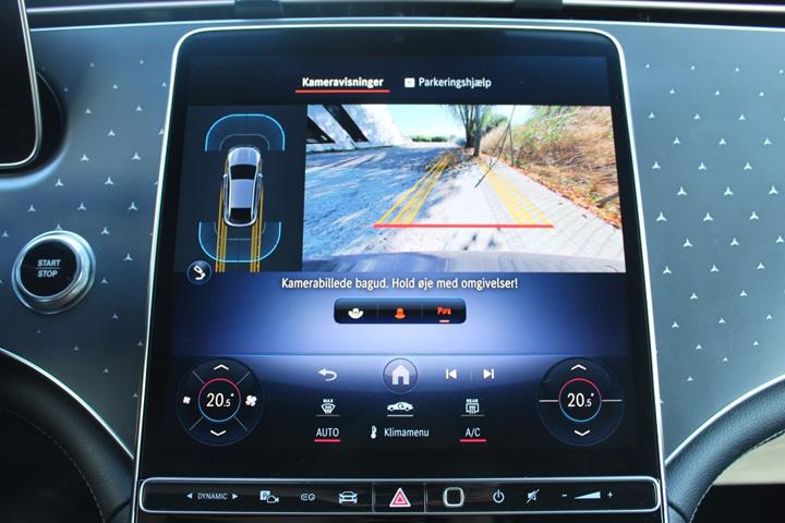 Blå Mercedes EQE350 SUV fra 2024