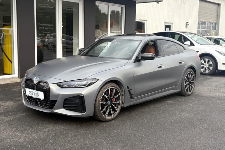 Grå BMW i4 fra 2023