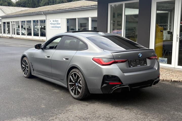 Grå BMW i4 fra 2023