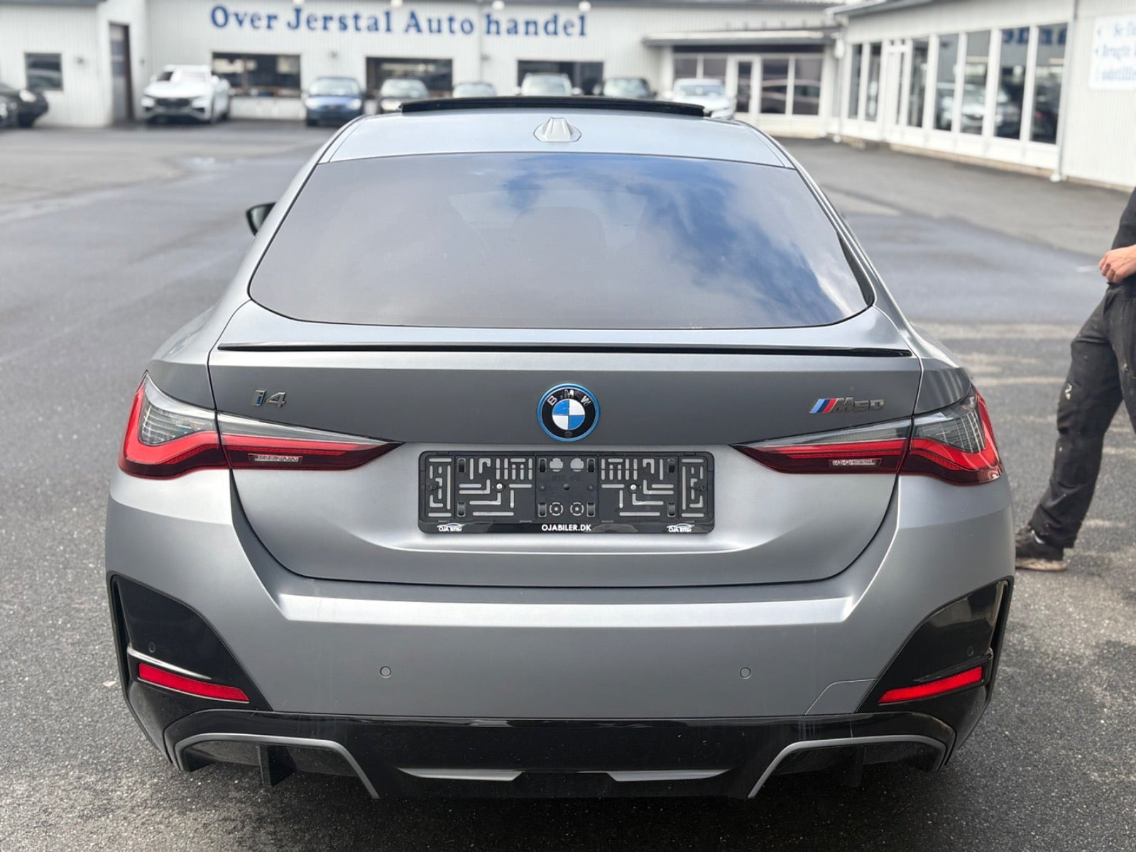 Grå BMW i4 fra 2023