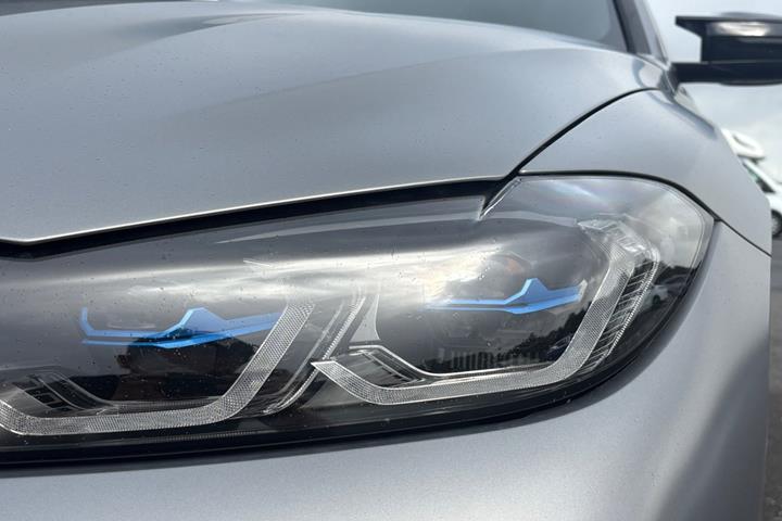 Grå BMW i4 fra 2023