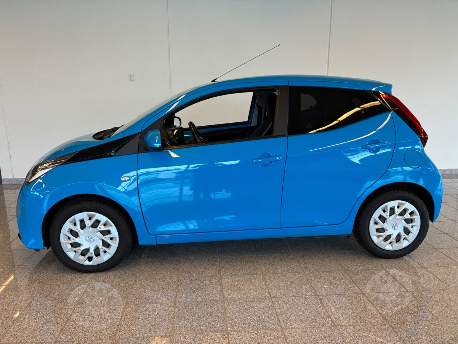 Blå Toyota Aygo fra 2019