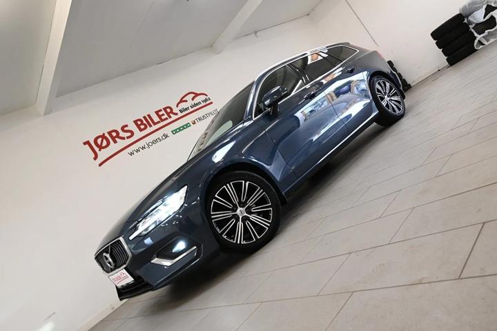 Blå Volvo V60 fra 2021