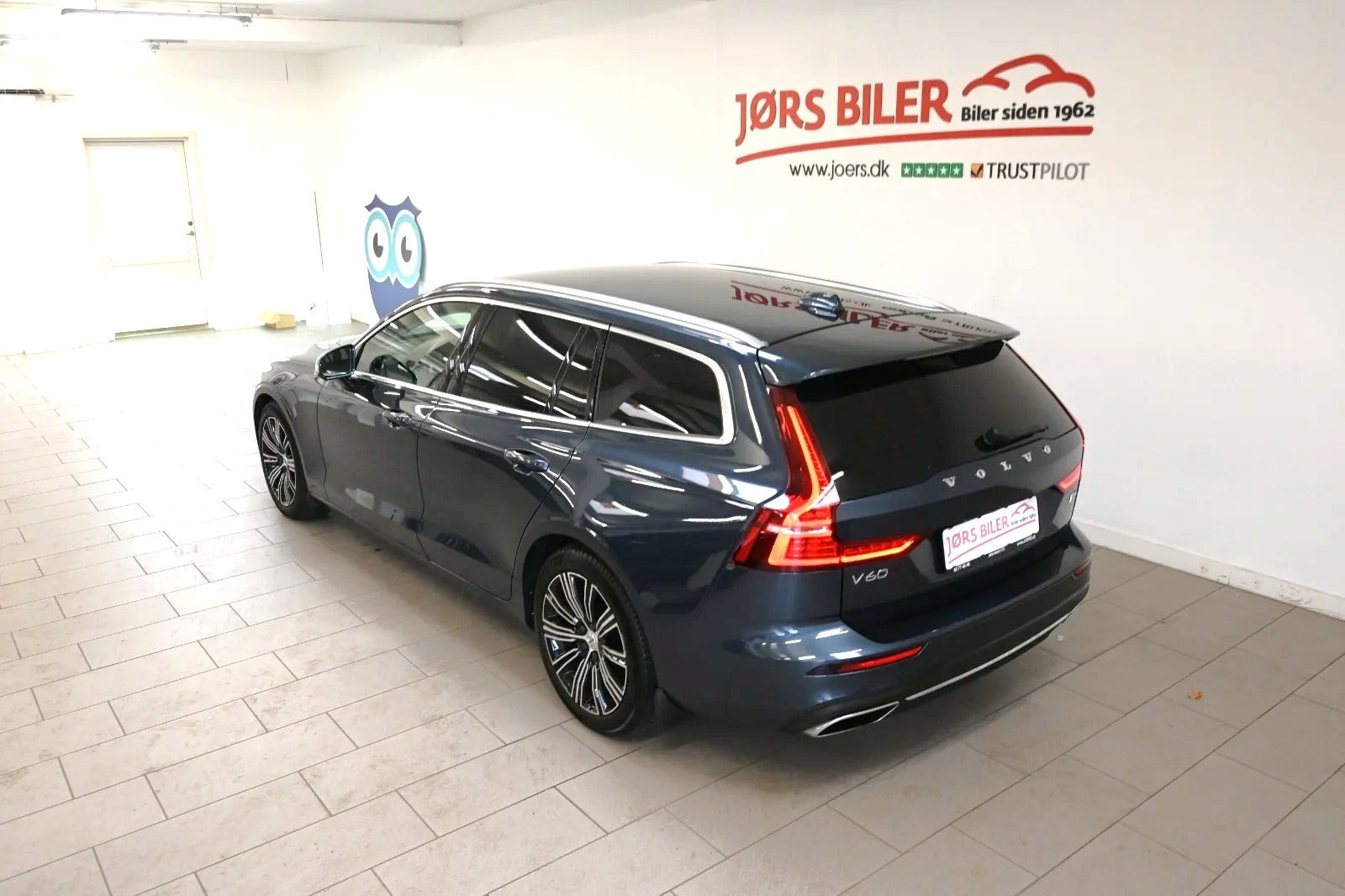 Blå Volvo V60 fra 2021