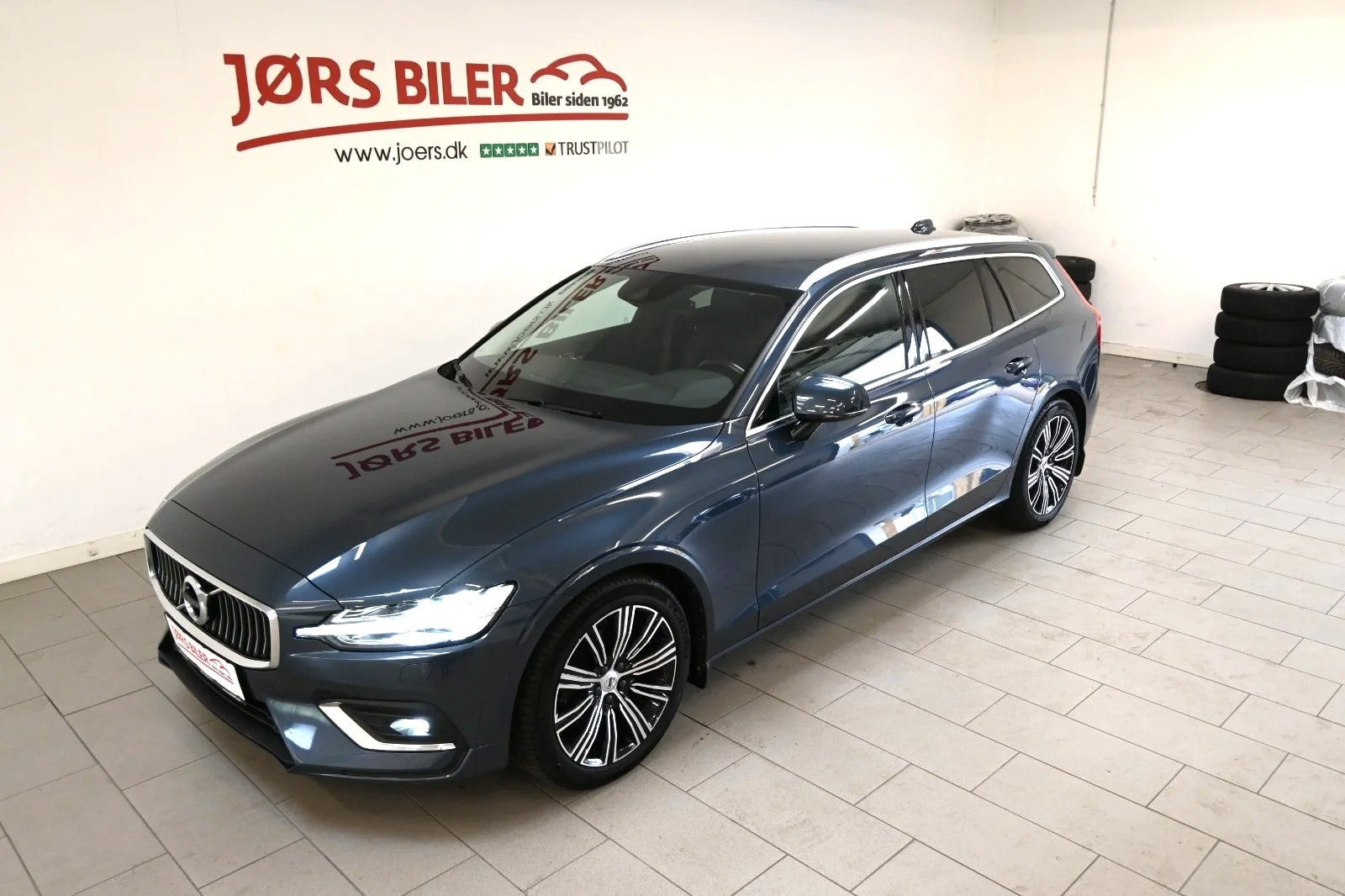 Blå Volvo V60 fra 2021