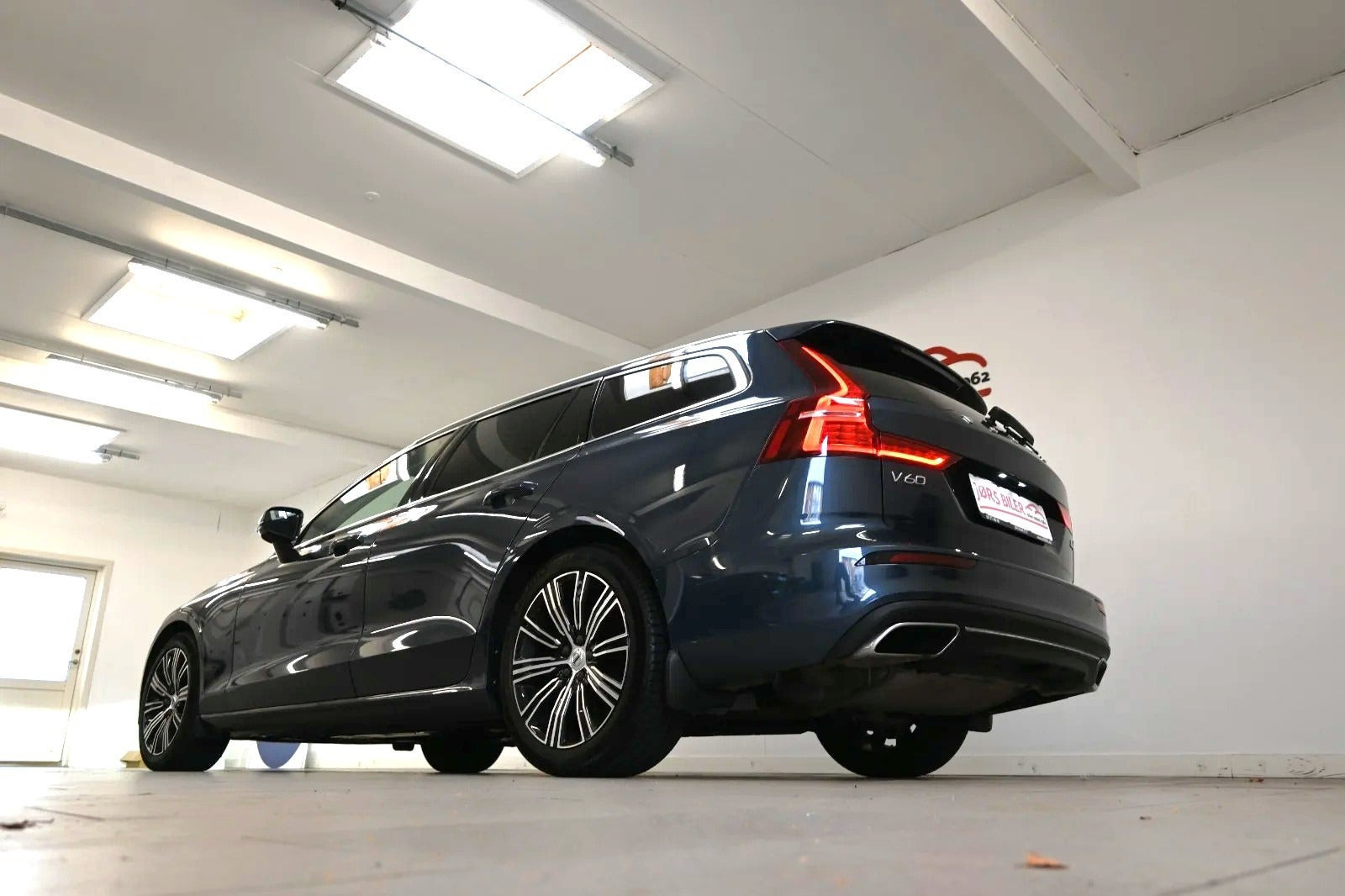 Blå Volvo V60 fra 2021