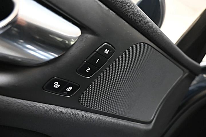 Blå Volvo V60 fra 2021