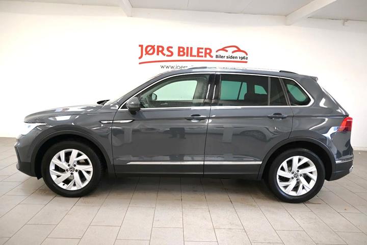 Grå VW Tiguan fra 2021