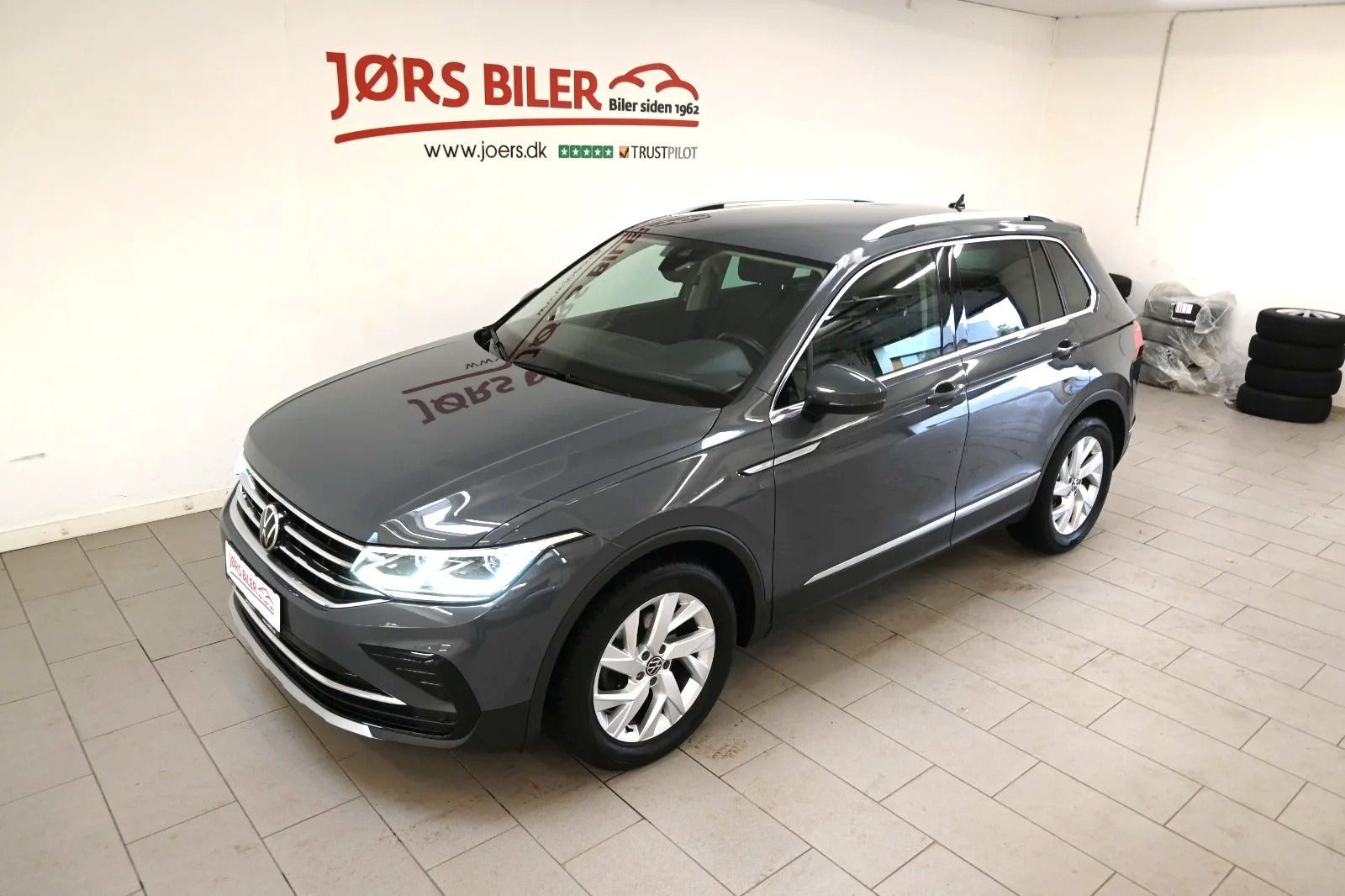 Grå VW Tiguan fra 2021