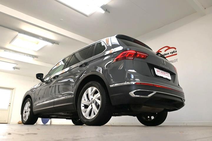 Grå VW Tiguan fra 2021