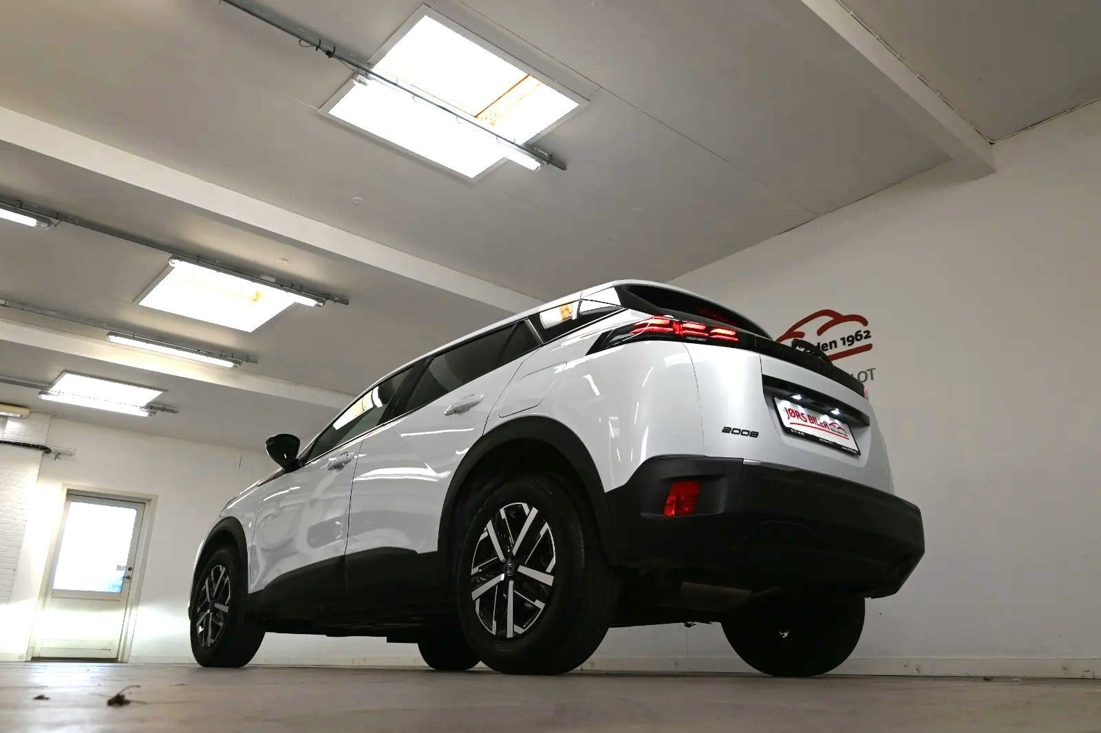 Hvid Peugeot 2008 fra 2024