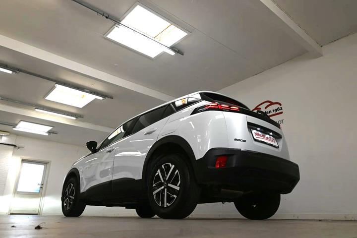 Hvid Peugeot 2008 fra 2024