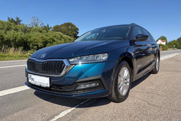 Blå Skoda Octavia fra 2021
