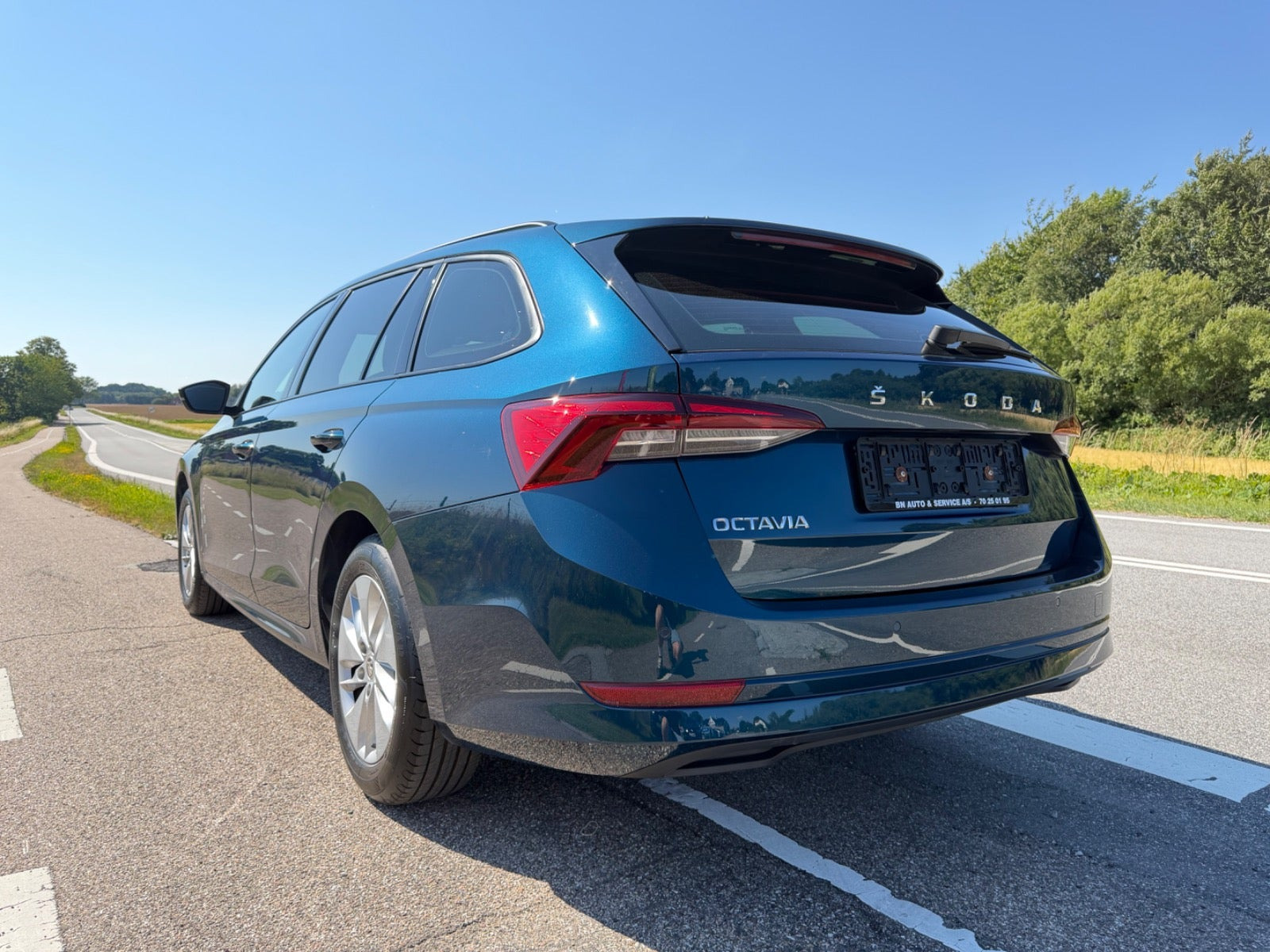 Blå Skoda Octavia fra 2021